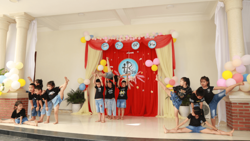 Đỗ Minh education - tiết mục nhảy của các em lớp 5.